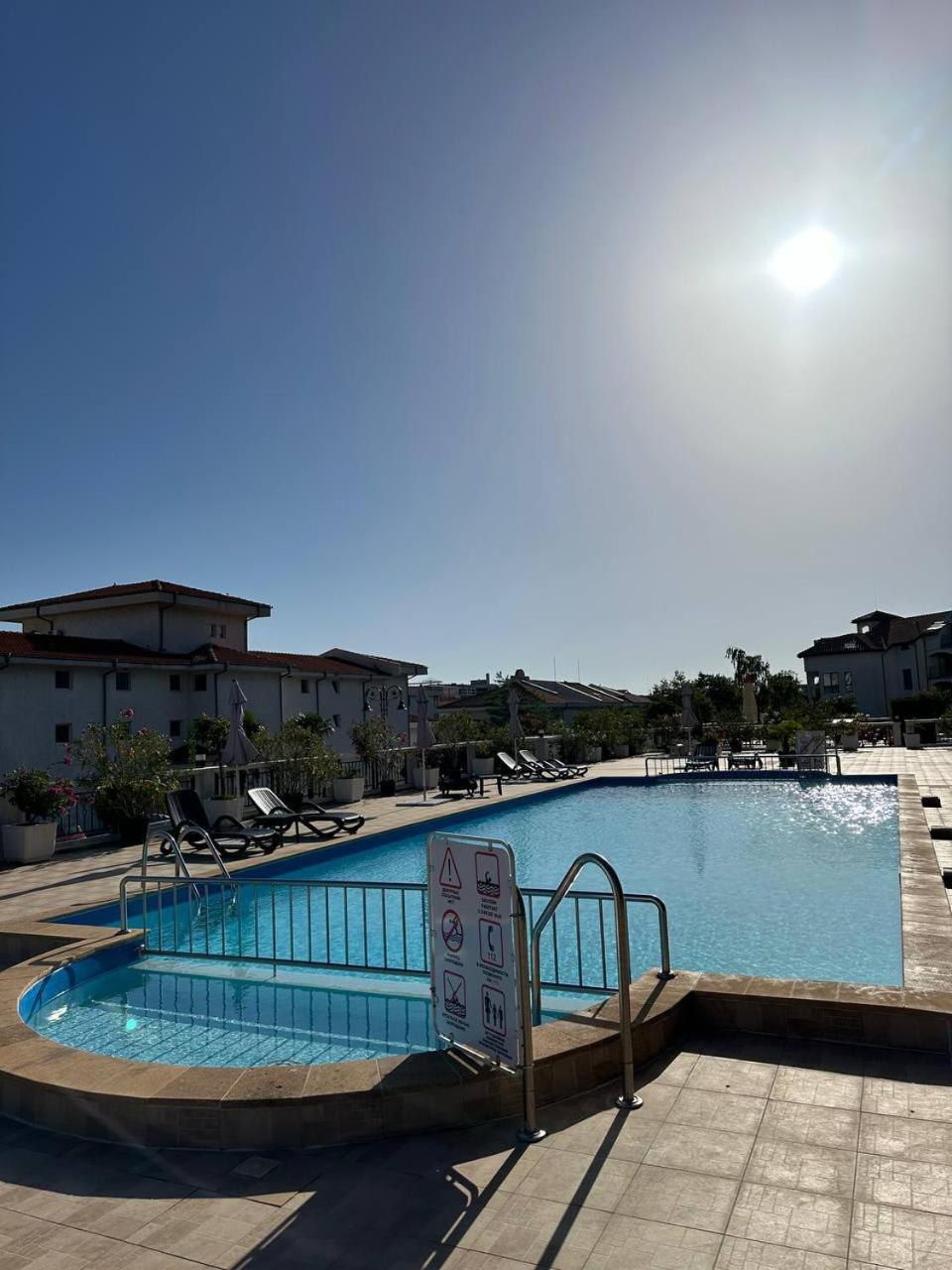 2 Bedroom Apartment Sveti Vlas With 2 Balconies And Sea Views Kültér fotó