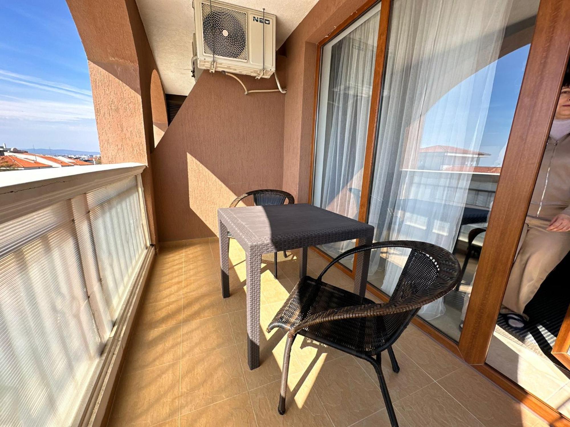2 Bedroom Apartment Sveti Vlas With 2 Balconies And Sea Views Kültér fotó